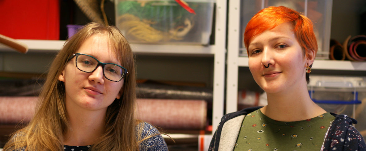 Amanda och Molly läser återbruk