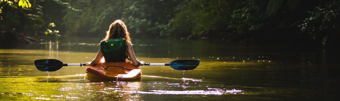 Tjej i kajak
