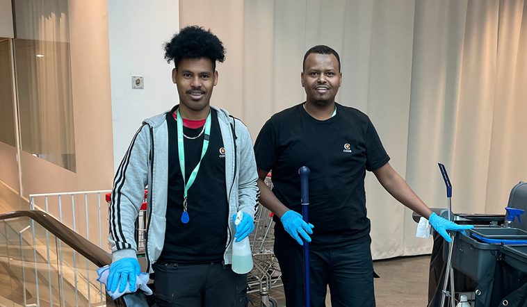 Lärare och deltagare på folkhögskola.